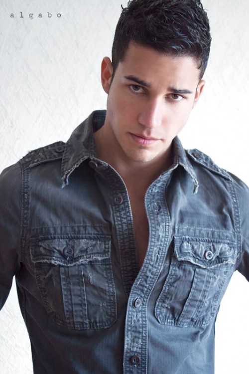 nice-guy-me:  hunkfactory:  Hot Latin muscle hunk auditions   So gorgeous hunk ;)