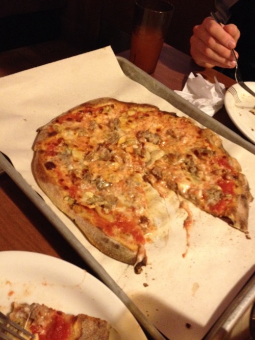 demonbloodsausagedog: New Haven pizza Reblogging because this is from #11 (you have to wait in line 