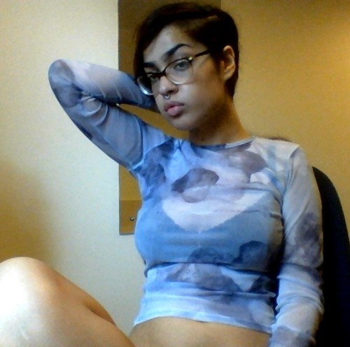 pea-girl:  lately i’ve been wanting to cut all my hair off more than ever..i dont know