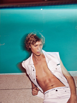 justdropithere: Sven de Vries by Richard