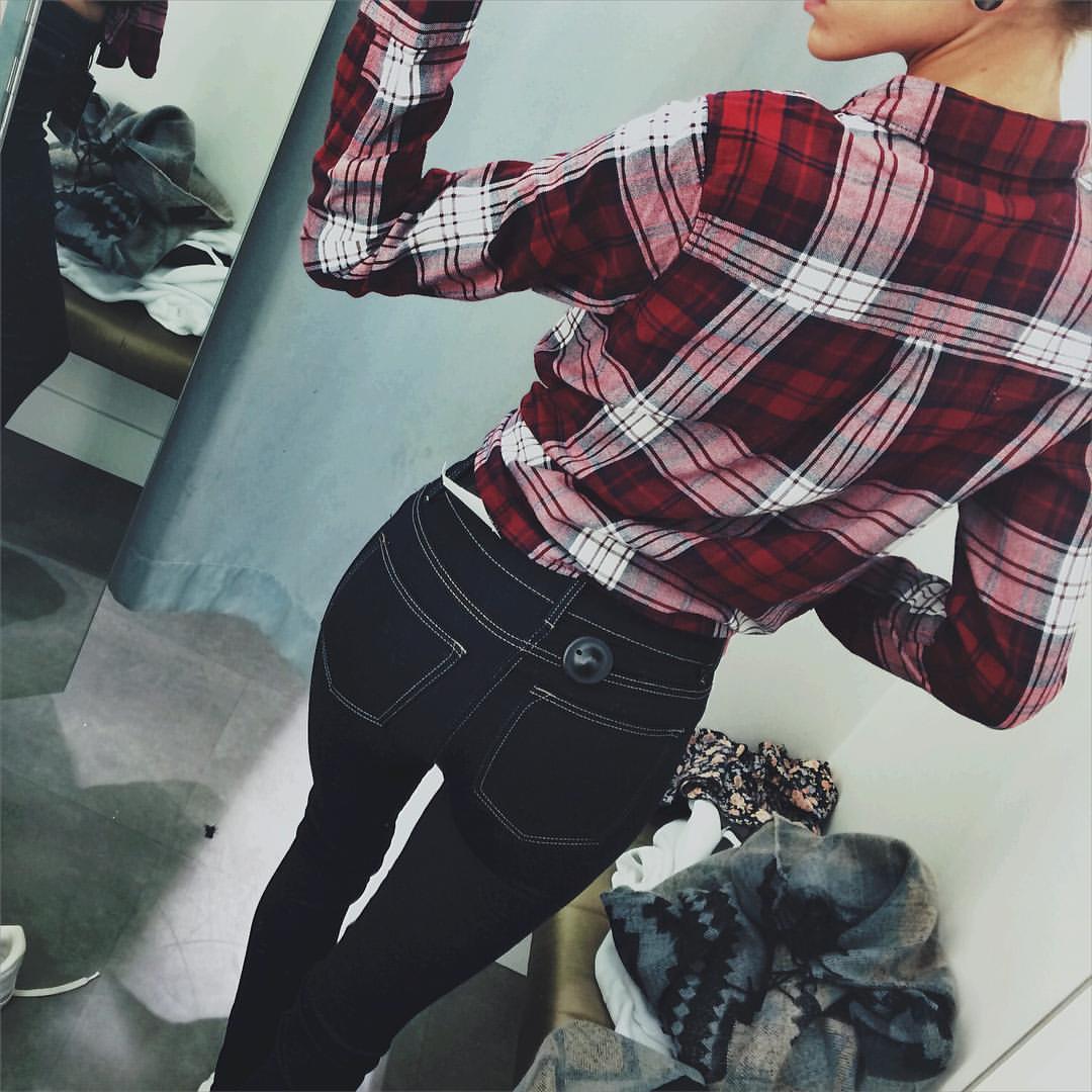 multicolors:  WHEN U FIND A PAIR OF WELL FITTING PANTS AND THEY DONT COST A SHITLOAD