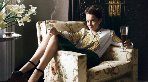 ladykerosene:In 1943 Olivia de Havilland fought Warner Bros. in order to prevent studios from tying 