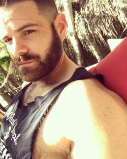 https://64.media.tumblr.com/e7f037f59be0ecf63bed3b93d5e00b57/tumblr_p4axkrlFHj1qce4azo1_500.jpg