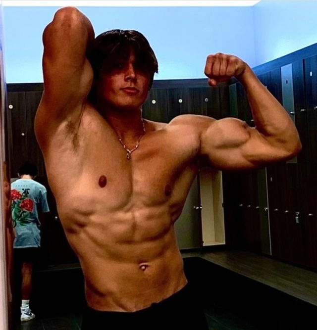 cgo12345:Young alphas are justified in showing off their perfection at all times