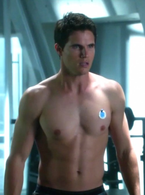 male-celebs-naked:  Robbie Amell- ActorMore adult photos