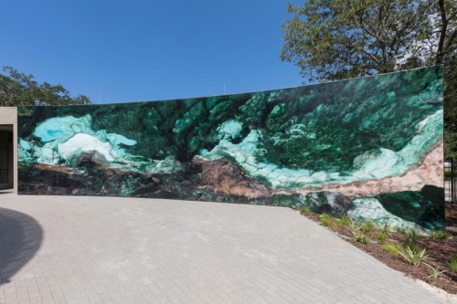 Viñales (Mayombe Mississippi).Een muur van 4,5 meter hoog en bijna16 meter lang met van geglazuurde 