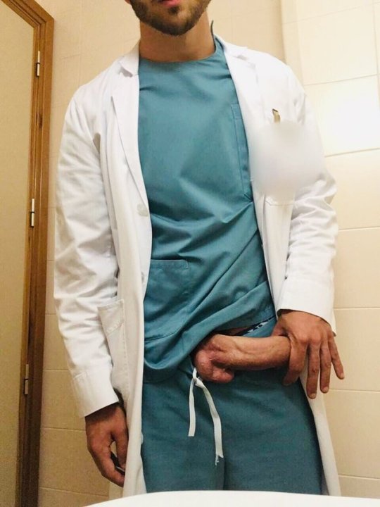 hungpapi: thegaydrawer:   La cura del dottore  Wish He Was My Doctor!🍆👅🤤 HungPapi.Tumblr.Com  