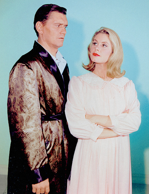 mouroes:Dick York and Elizabeth Montgomery in a publicity shot for Bewitched, 1964.