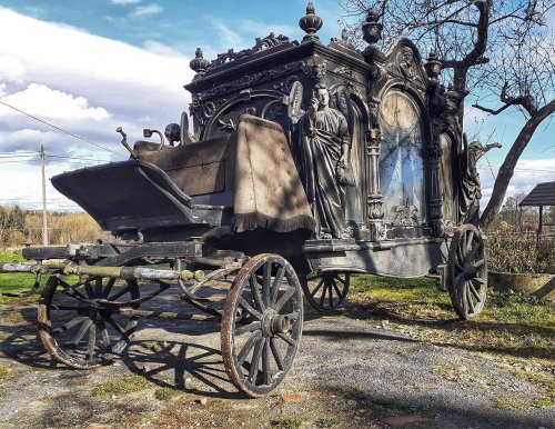 necrophilliacs:   Antique Hearse from Dresden, Germany. 1800s  