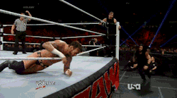 wrasslormonkey:  Wow! That was a real knee