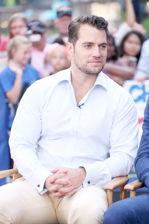 amazingcavill:  Henry Cavill  visited ‘Good Morning America’ in Times Square of the World Premiere of The Man from U.N.C.L.E. on August 10, 2015 in New York City.  