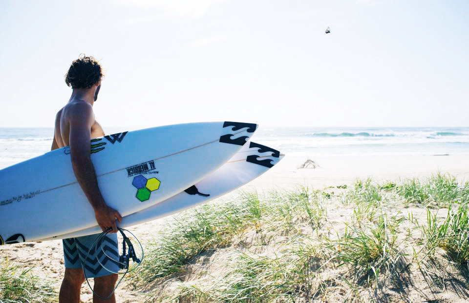 surfing-in-harmony:  surf4living:fred in australiaphoto: carlos pinto  🏄