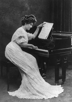 edwardianpromenade:  Edwardian Woman at a Piano, 1900s 