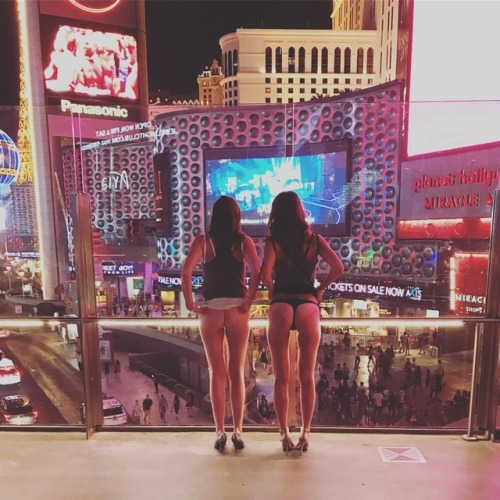 VEGAS | BUTTS These #butts look they might be up to no good! I approve! Great bit of #anonymous #che
