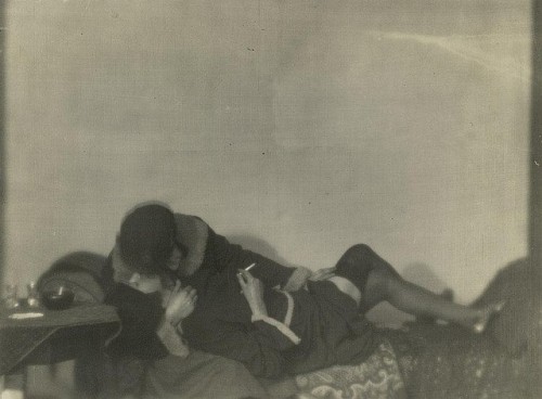 Porn Pics raffaelllllo:  germaine krull, les amies,