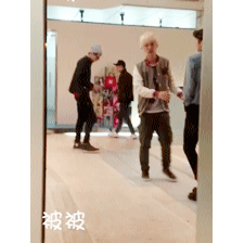 fyxiuhan:luhan thought that the doors hadn’t opened yet so he went over to play with xiumin, until h