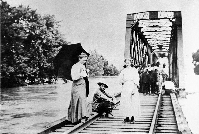 vintageeveryday:  Vintage photographs of flooding in Missouri. See more here… 