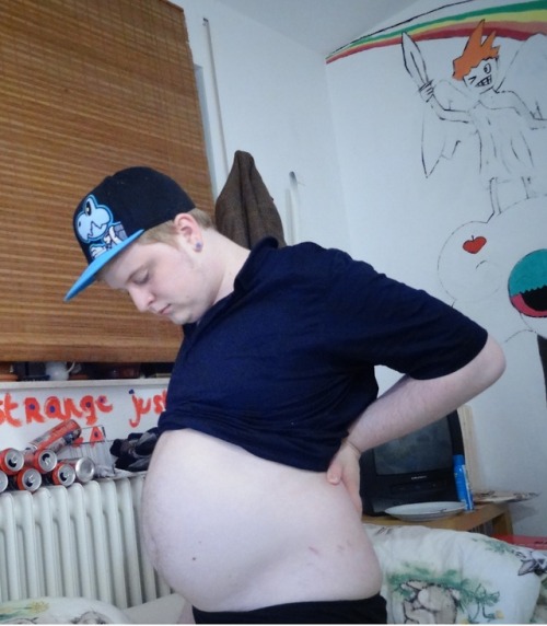 Porn photo yveltaleatsitall:  At 98kg, bloated to the