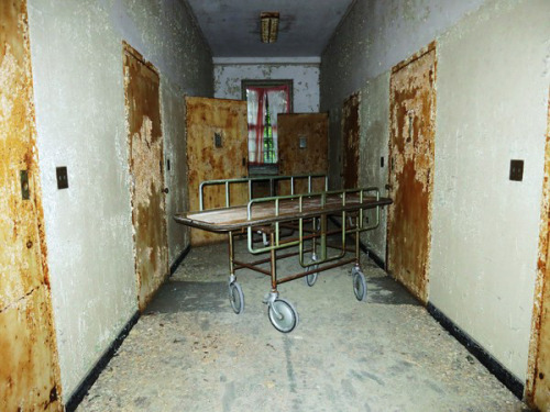 howstuffworks:  6 of the Scariest Abandoned Mental Asylums in America There are abandoned mental hos