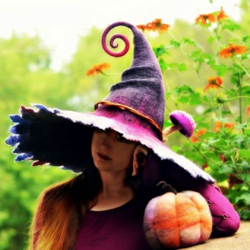 systlin:thebibliosphere:narpas:sogeeky:sosuperawesome:Felt Witch HatsFelt Wicked Art on EtsySee our 