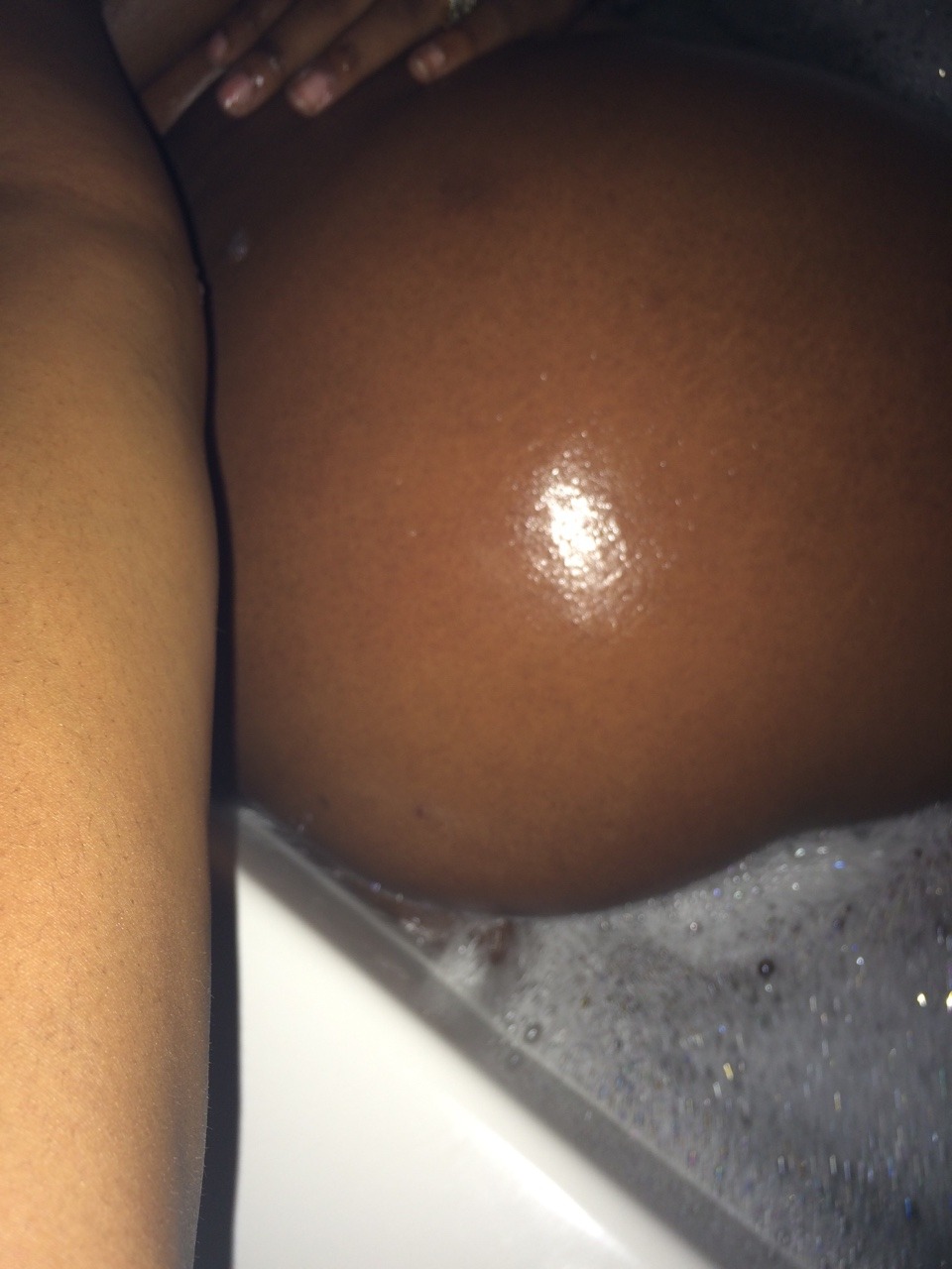 chynapussy:  I like to play with pussy in tub. It’s for you…..bubble bath picks!!💋