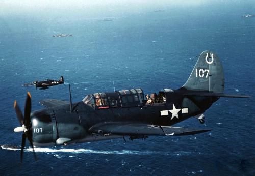 lex-for-lexington:“A U.S. Navy Curtiss SB2C-3 Helldiver of Bombing Squadron VB-7 in flight over ship