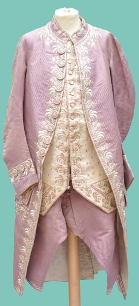 thegentlemanscloset:The wearer of this suit certainly wasn’t afraid of pastel colors. French suit, d