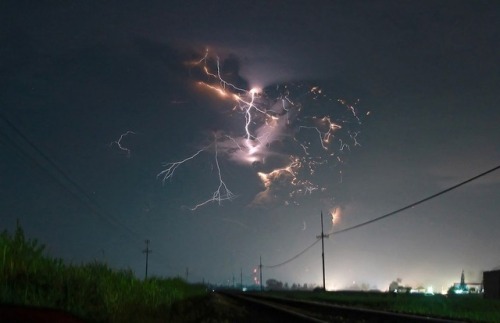 sixpenceee:A picture of volcanic lightning. Volcanos erupting at night make big ash clouds that
