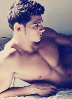 hotmales-n-stuff:  follow Hot Males ‘n