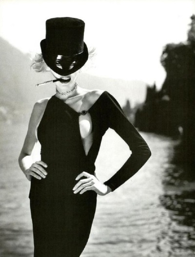 serafino-finasero:
“Model Shirley Mallmann wears a Philip Treacy hat, a Giorgio Armani dress, and jewellery by Gianmaria Buccellati | photo Helmut Newton | Vogue Italia, September 1996
”