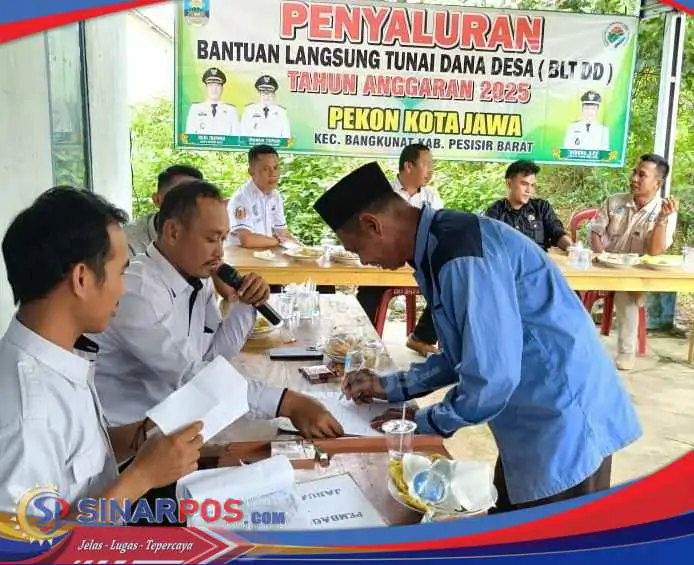 Pemerintahan Pekon Kota Jawa Kecamatan Bangkunat Realisasikan BLT-DD Tahap Ke 1 Tahun 2025 KE 10 KPM