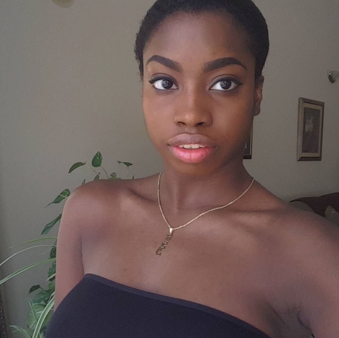 tropicalgrrrl:Love tying my hair into a bun and pretending it’s short 😌 can’t