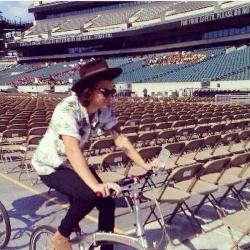 onedhqcentral-blog:  Harry riding his bike around inside the stadium in Philadelphia (13.08.2014) - x 