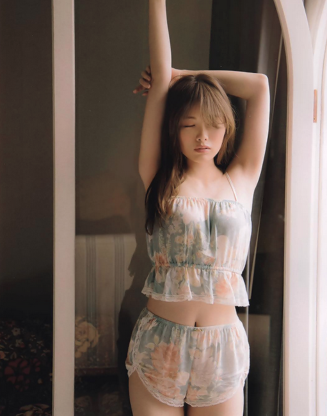 maiiyanism: 「Passport」 // 白石麻衣 reblogged with tintum.