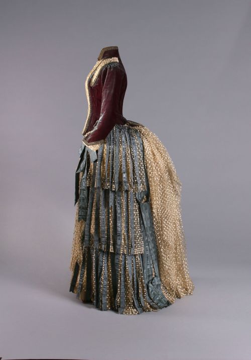 Walking ensemble ca. 1888From the Cleveland History Center on Pinterest