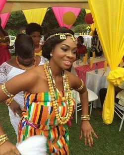 dachocolatethunder:  Dancing Ghanaian brides