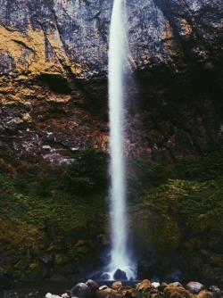 ayakaterakawa:  I would never believe someone that tries to tell me an iPhone isn’t enough to capture everything I feel at that exact moment in time.  Elowah Falls, my friends.  Elowah Falls, my friends.  Insta @ ayakateal