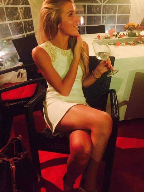 SEND ME YOUR UPSKIRT CREEPSHOTS! 100K FOLLOWER