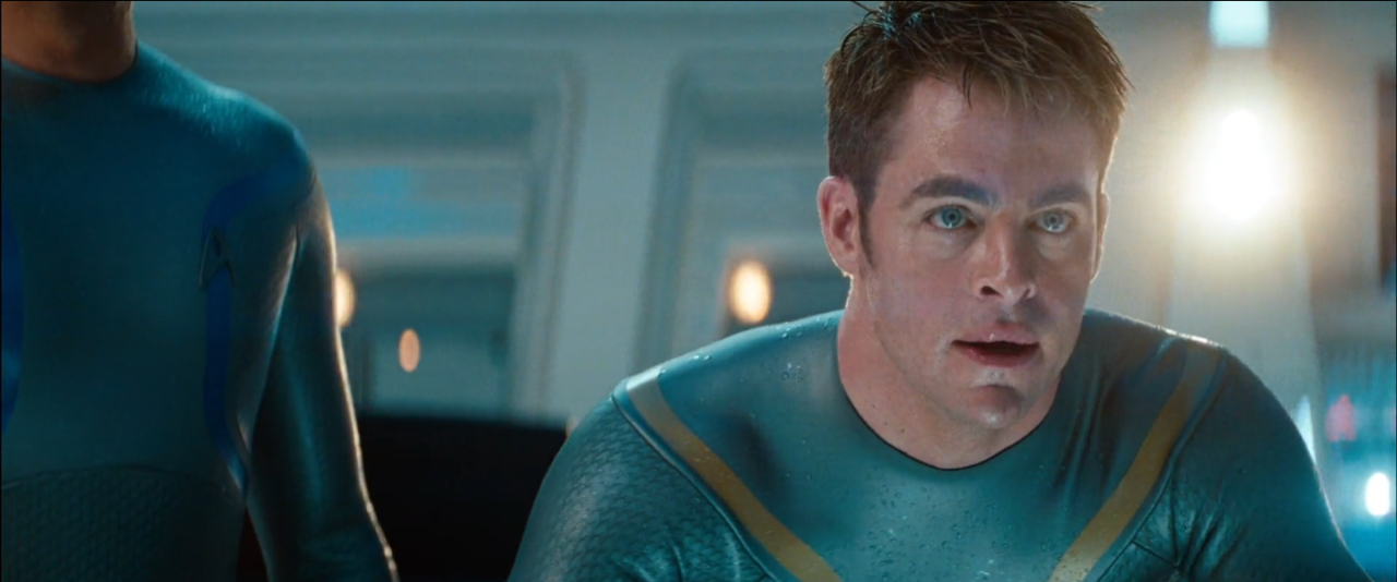 comandanteraven:  Chris Pine’s bulges in lycra in Star Trek into Darkness. Handsome