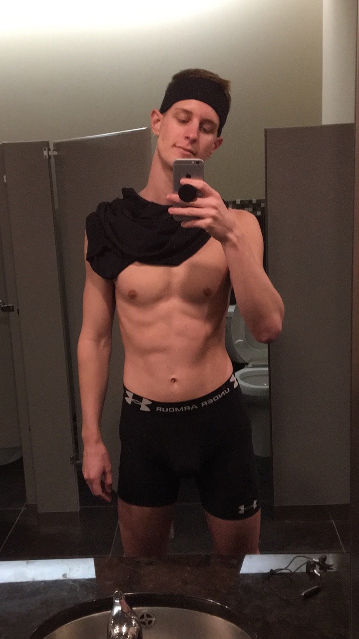 supermanicbros:  hi hoes  they/them