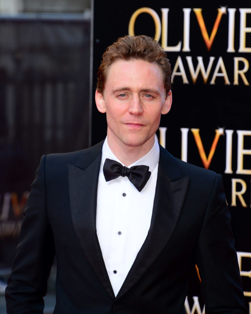 torrilla:Tom Hiddleston attends the Laurence Olivier Awards at the Royal Opera House on April 13, 20