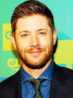 mydearbrotherholmes:Jensen Ackles fine ass outfit at CW Upfronts 2014