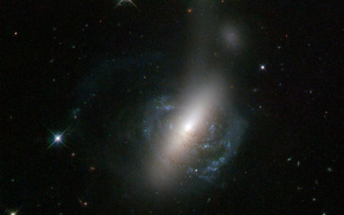 alxndrasplace:(ESA)  Space in Images - The messy result of a galactic collisionThis new image f