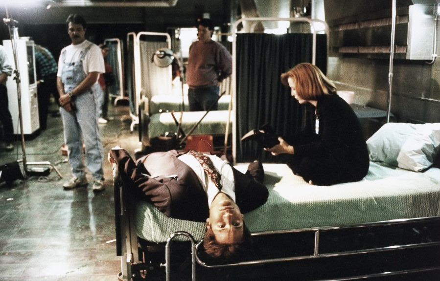 evilnol6:  .David Duchovny and Gillian Anderson during the filming of “The X-Files”