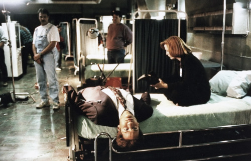 evilnol6:  .David Duchovny and Gillian Anderson during the filming of “The X-Files” 