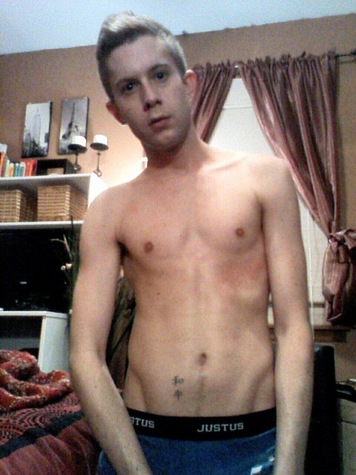 guyswhoshouldbeunderwearmodels:  @TrippTuckerXXX