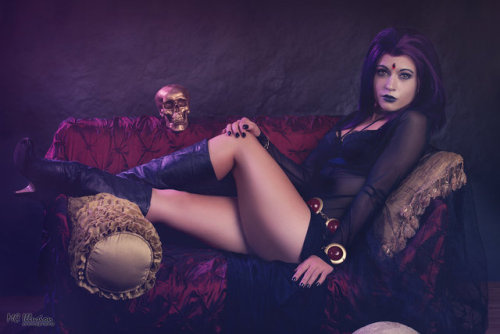 hotcosplaychicks: Raven by mcolon93   Check out http://hotcosplaychicks.tumblr.com for more awesome cosplay Sponsored: Get ū off a GeekFuel monthly box on us! http://hotcosplaychicks.tumblr.com/geekfuel 
