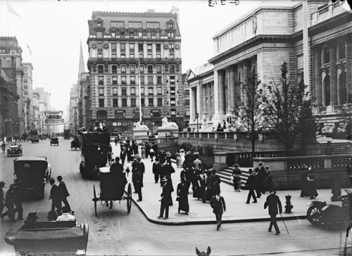 New York Public Library at Fifth Avenue and 42nd Street, New York, New York, 1908.