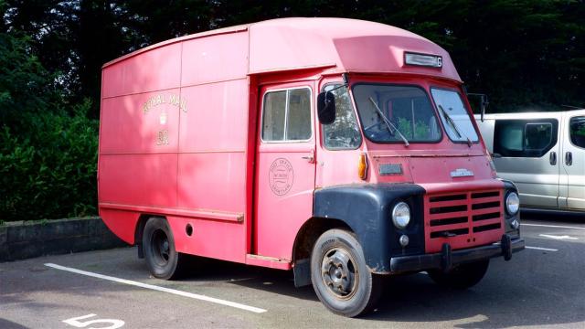 Vintage Royal Mail Van. Going by the number plate I reckon this if from 1968/9.