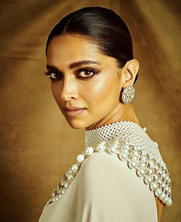 Deepika Padukone Source : Deepika Padukone for the closing ceremony of ...